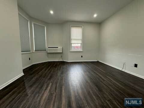 Property Photo:  40 Washington Avenue 2B  NJ 07109 