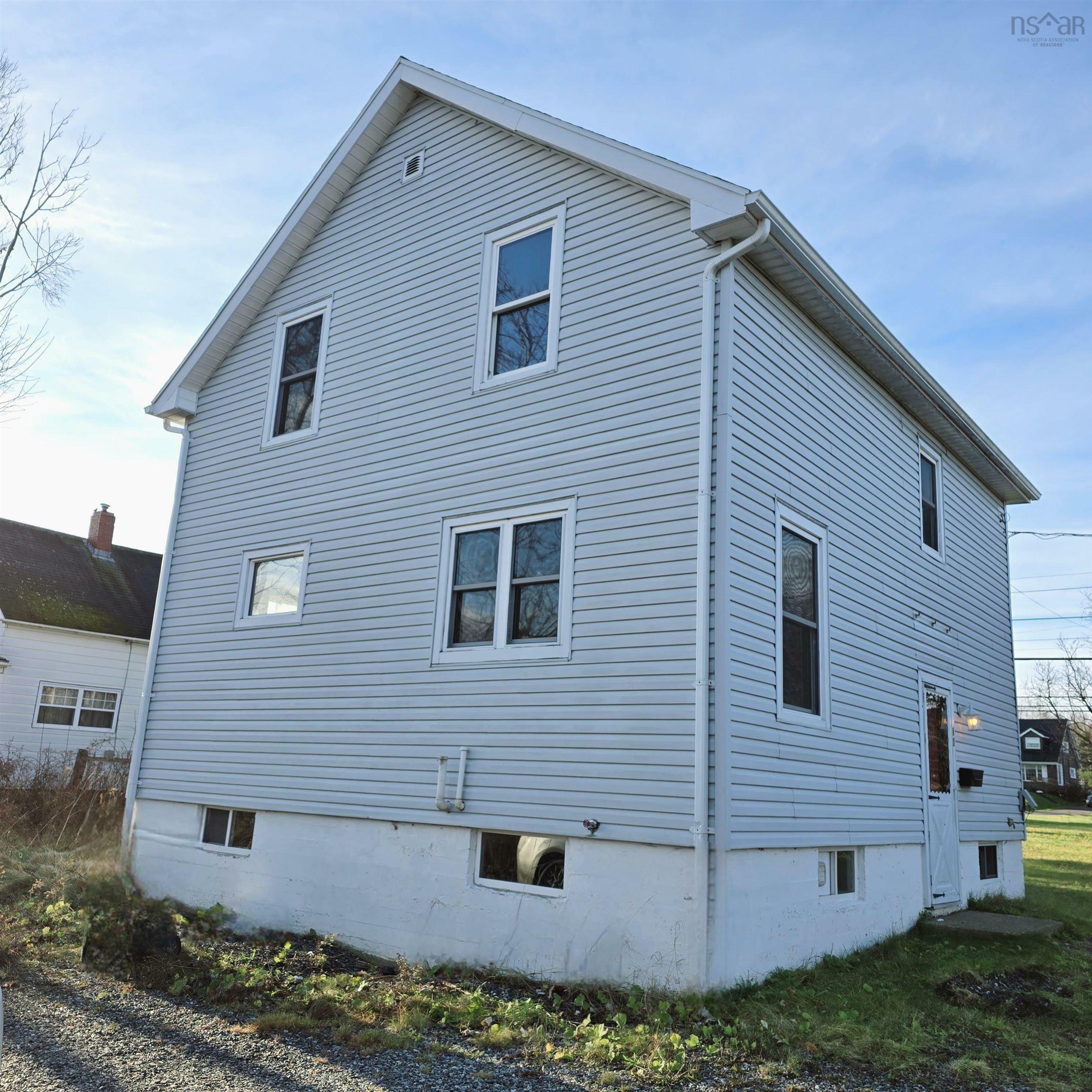 Photo de la propriété:  82 Pond Road  NS B1V 2X4 