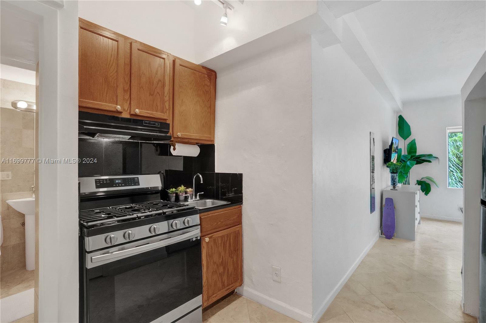 Property Photo:  255 W 24th St 204  FL 33140 