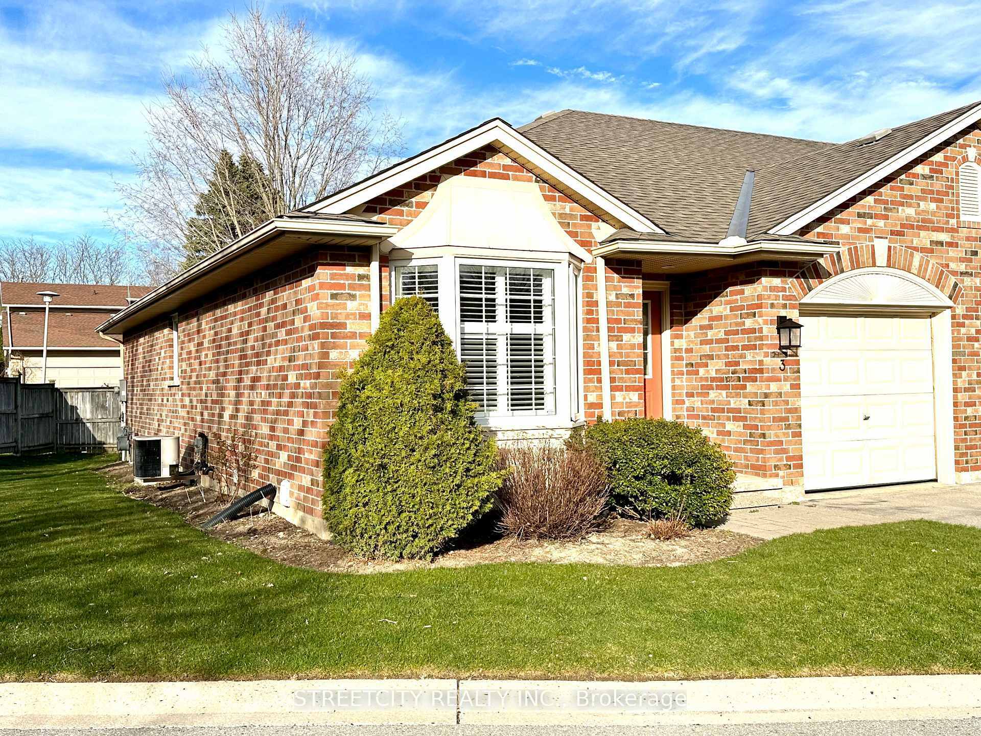 Photo de la propriété: 1625 Attawandaron Road 3 ON N6G 3M5