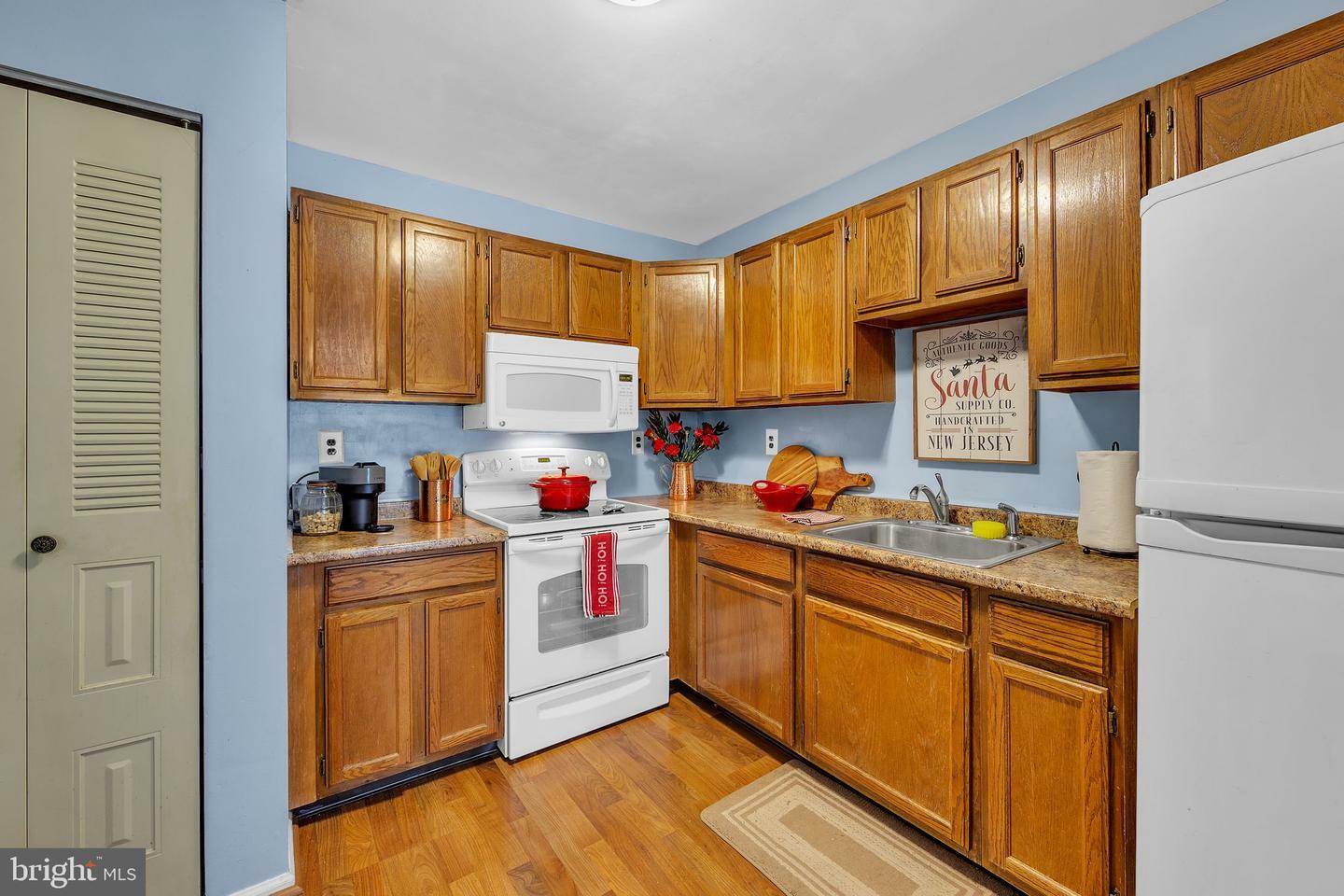 Property Photo:  6 N Hill Drive  NJ 08060 