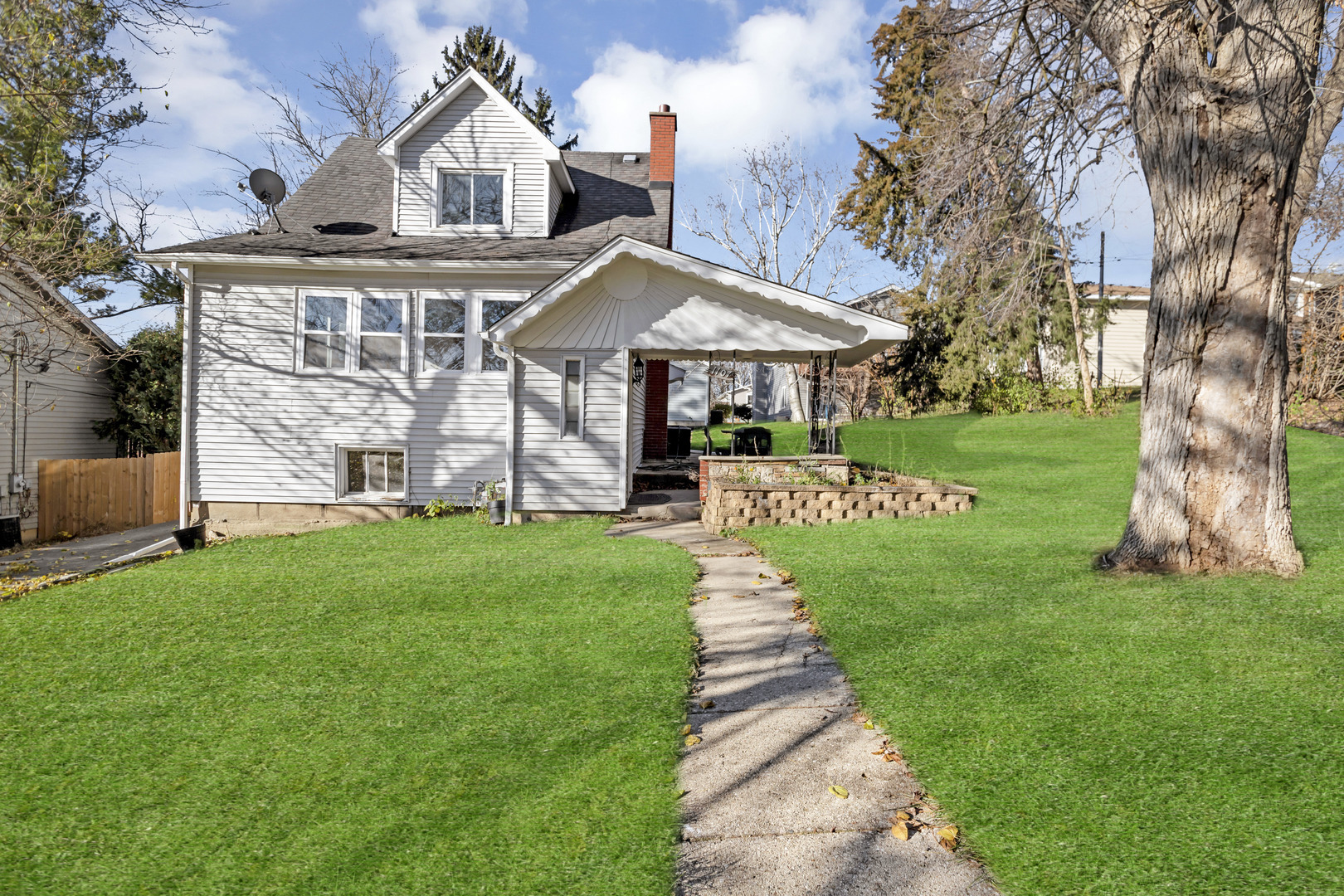 Property Photo:  1107 Jackson Avenue  IL 60084 