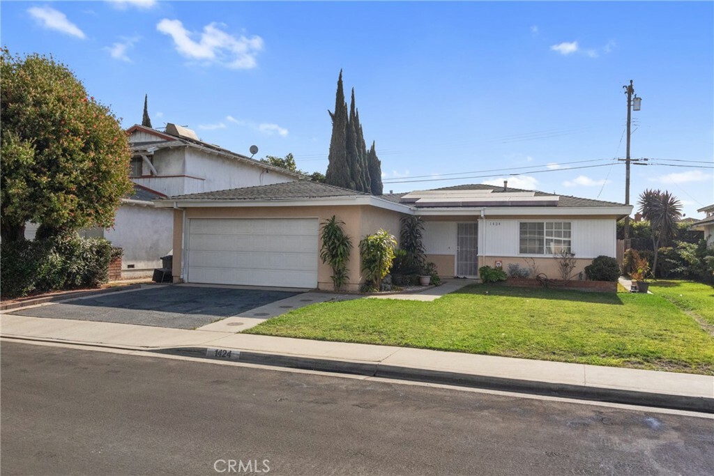 Property Photo:  1424 E 218th Street  CA 90745 