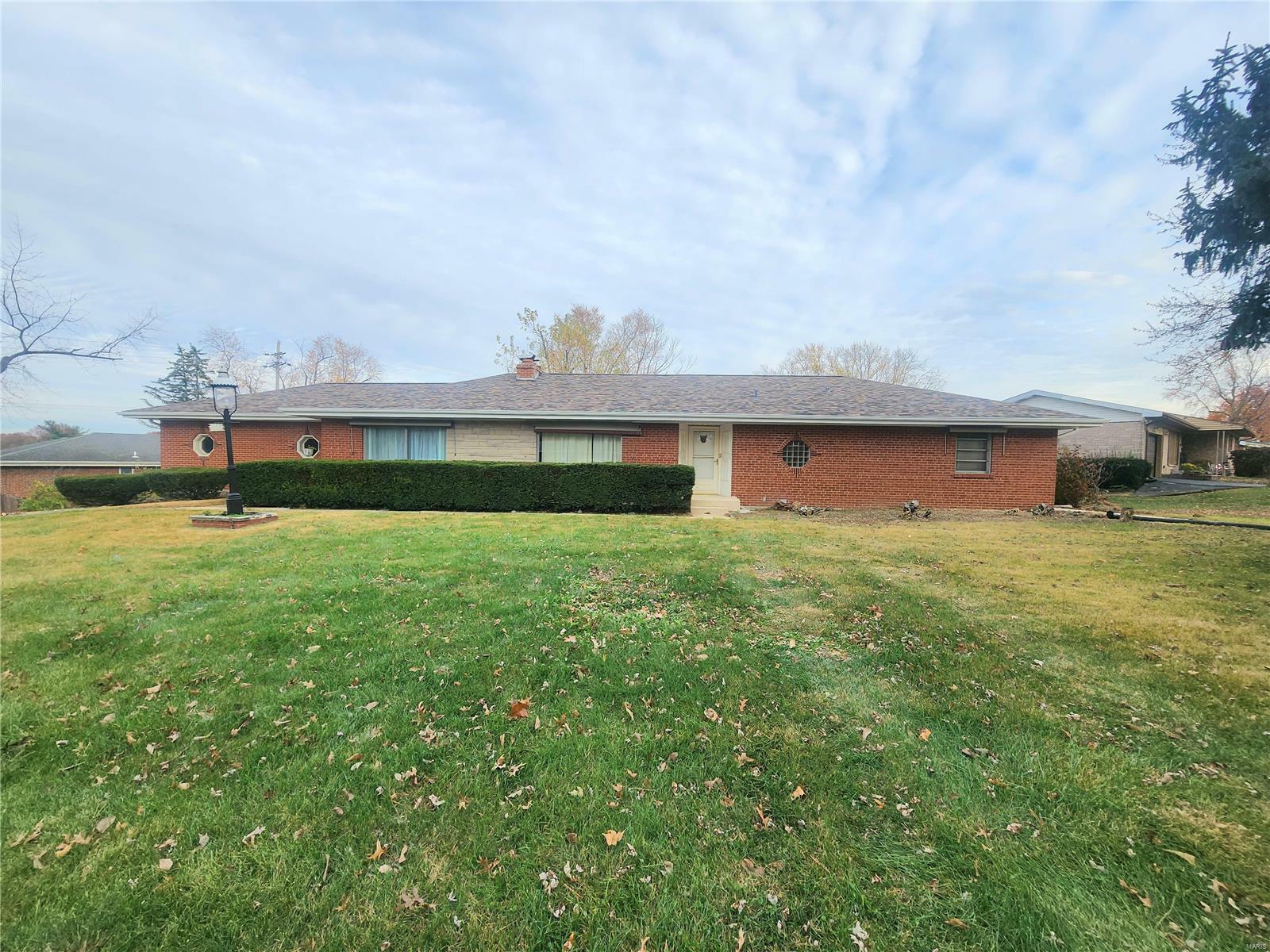 Property Photo:  26 Ranchview Drive  MO 63033 