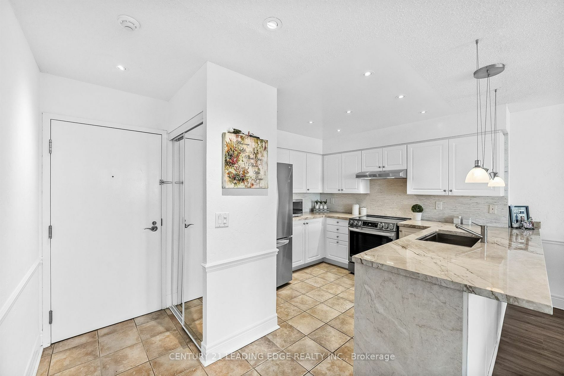 Property Photo:  135 Pond Dr Ph6  ON L3T 7V6 