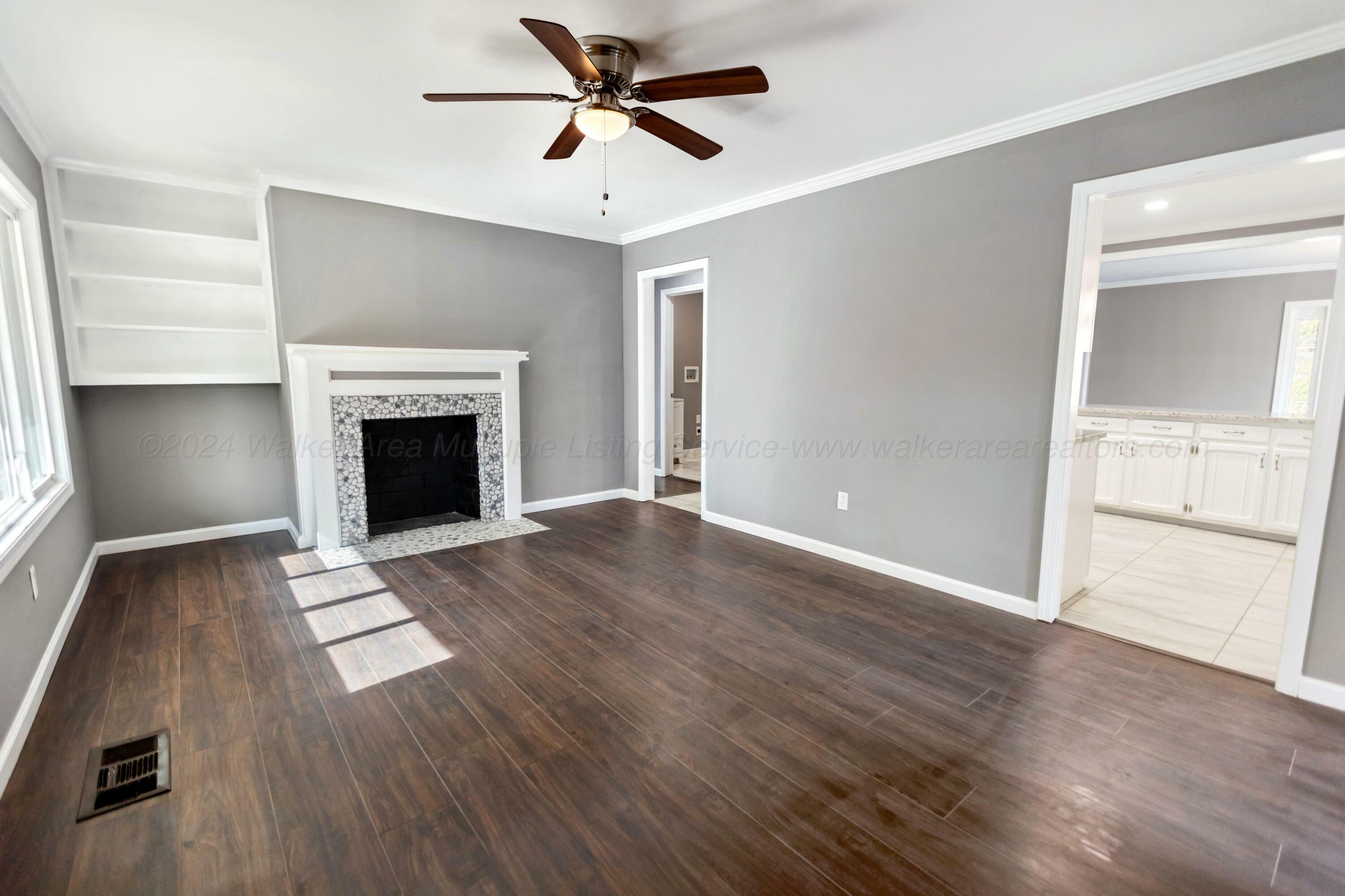 Property Photo:  400 W 14th St  AL 35501 