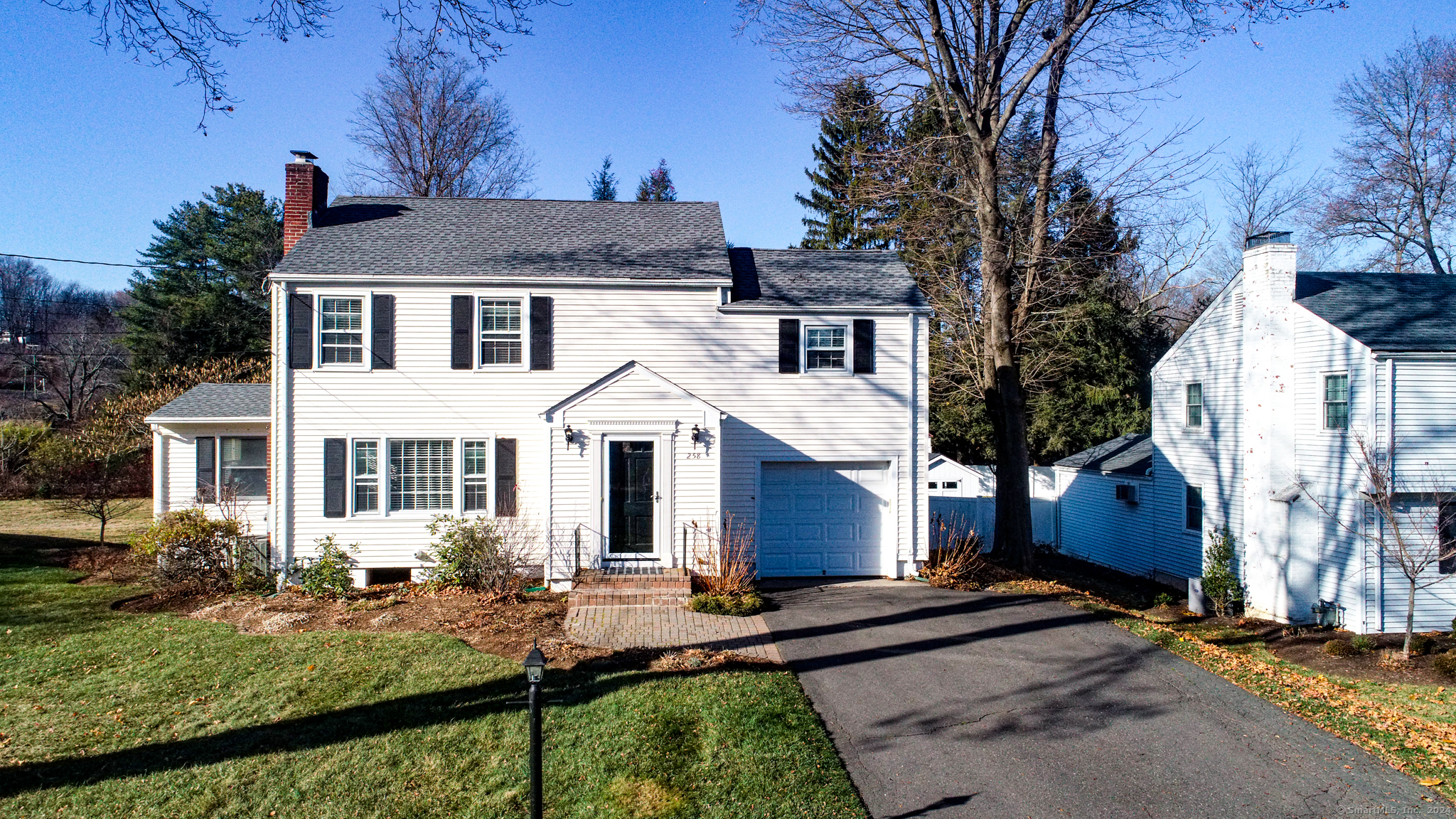 Property Photo:  258 Tunxis Road  CT 06107 