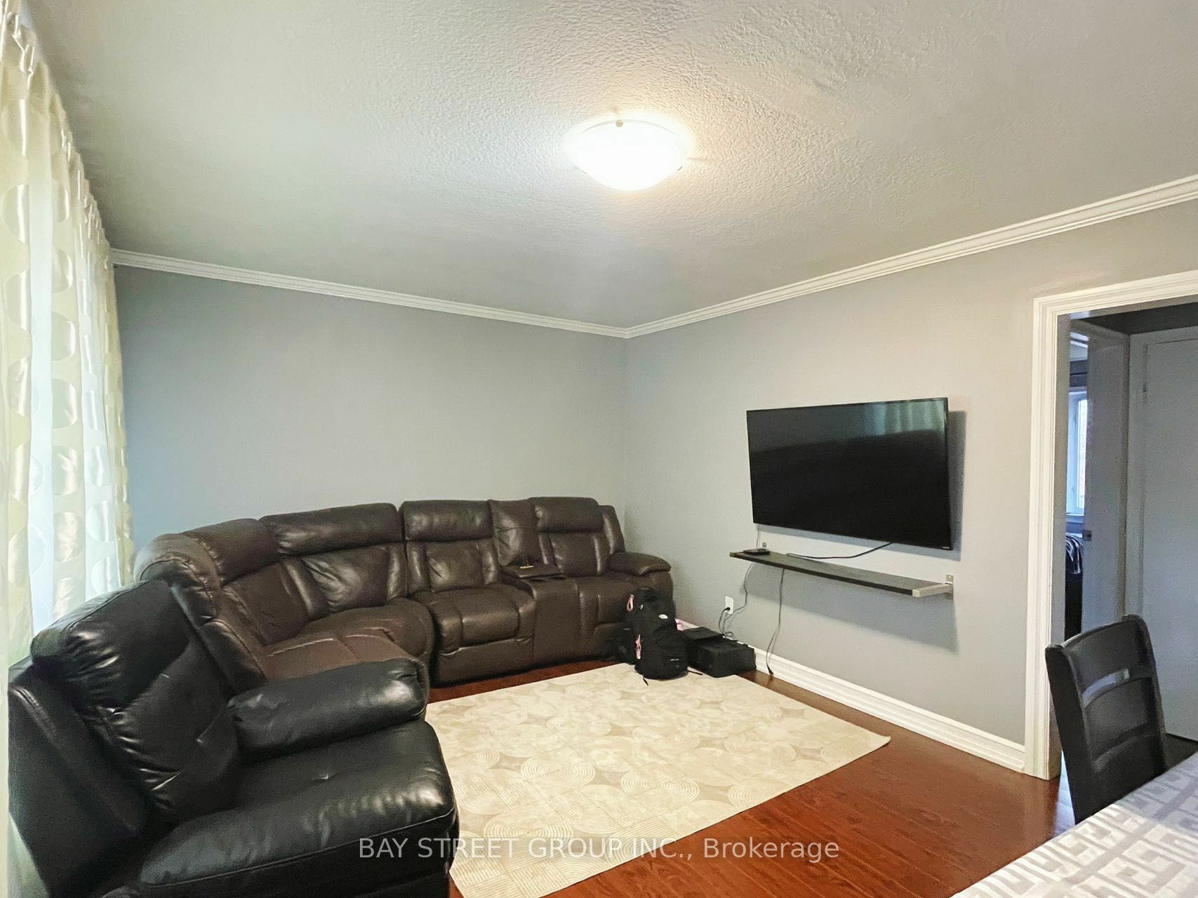 Property Photo:  311 Wenlock Ave Main  ON L4C 1M6 