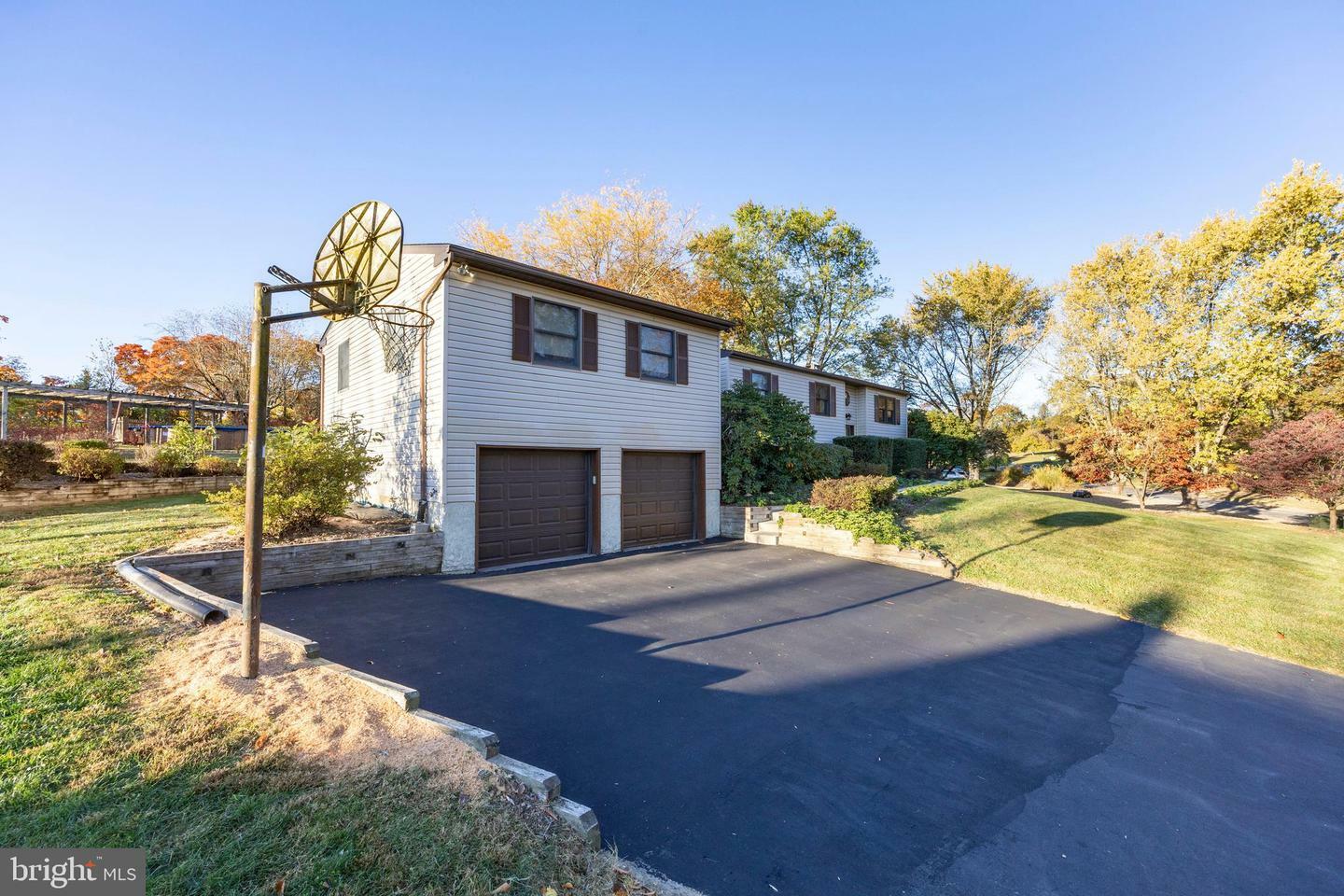 Property Photo:  40 Glenview Drive  PA 19343 