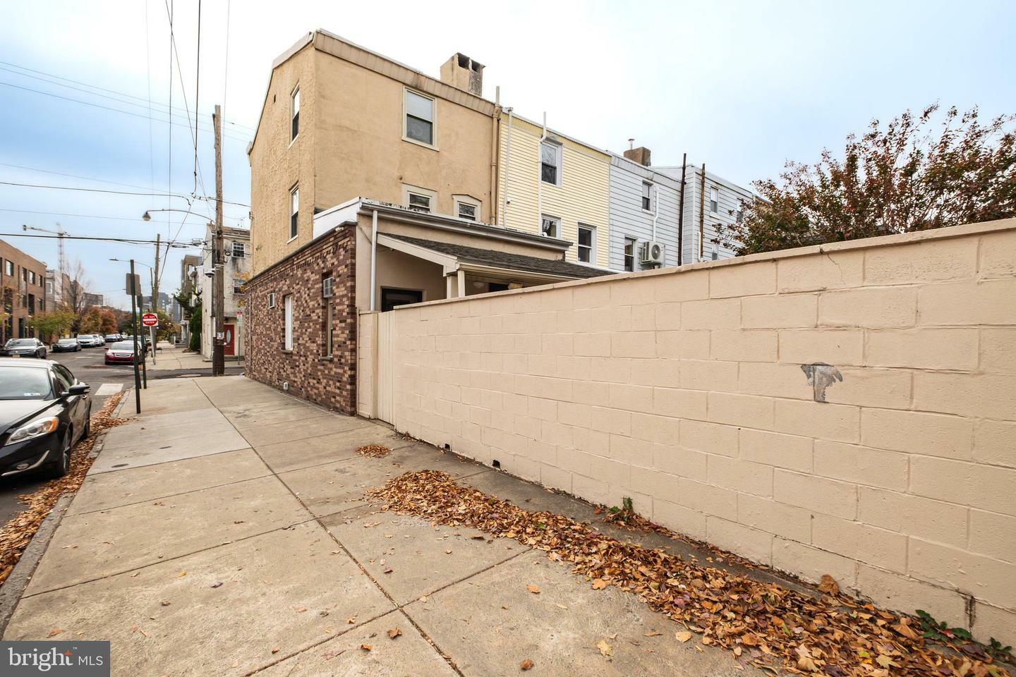 Property Photo:  167 W Master Street  PA 19122 