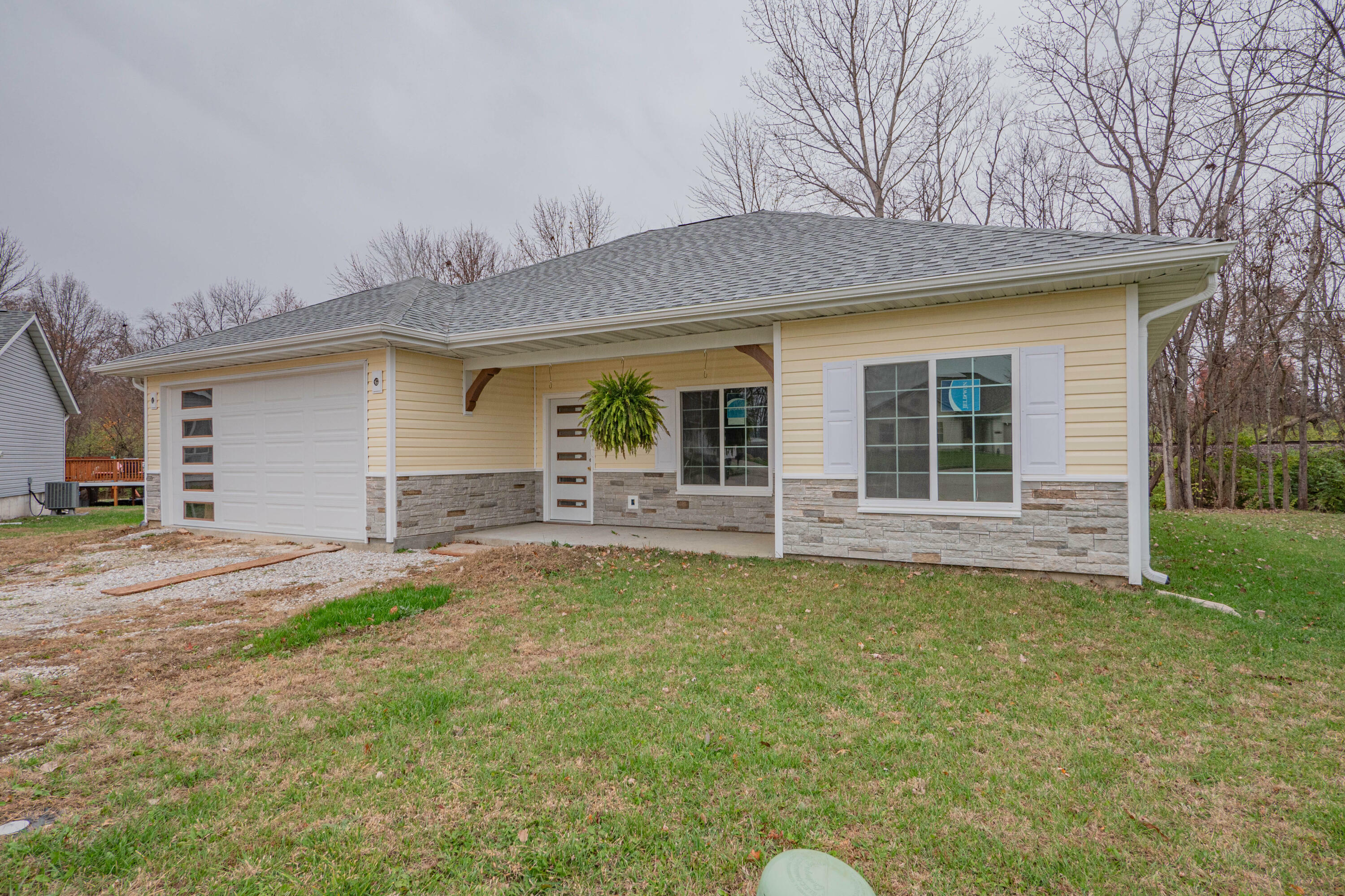 Property Photo:  1817 Ronda Ct  MO 65270 