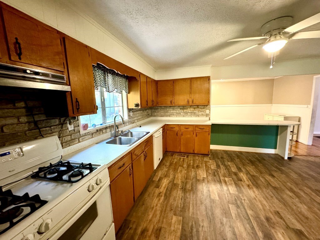 Property Photo: 523 Hurricane Creek KY 41539