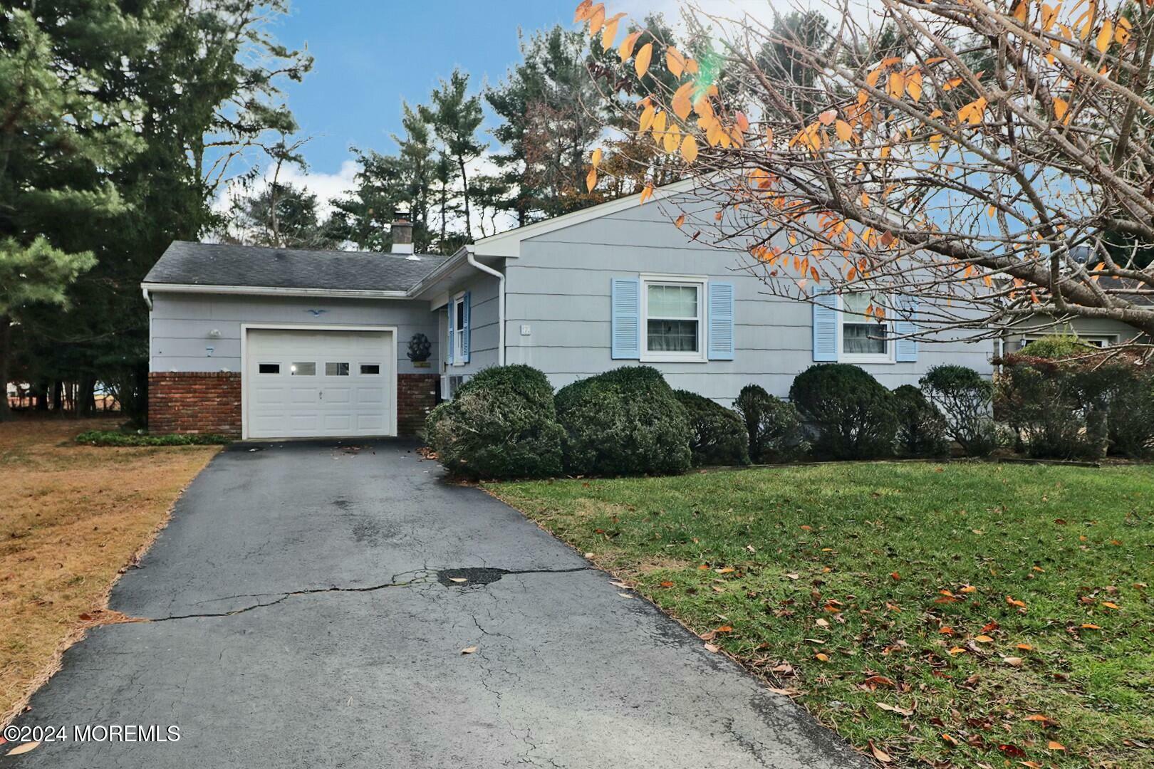 Property Photo:  7 Norwich Drive  NJ 08757 