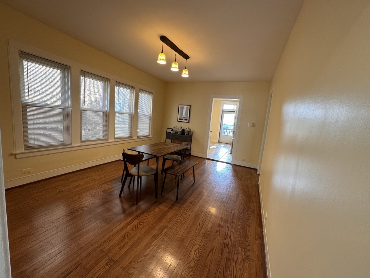 Property Photo:  2443 W Foster Avenue 2  IL 60625 