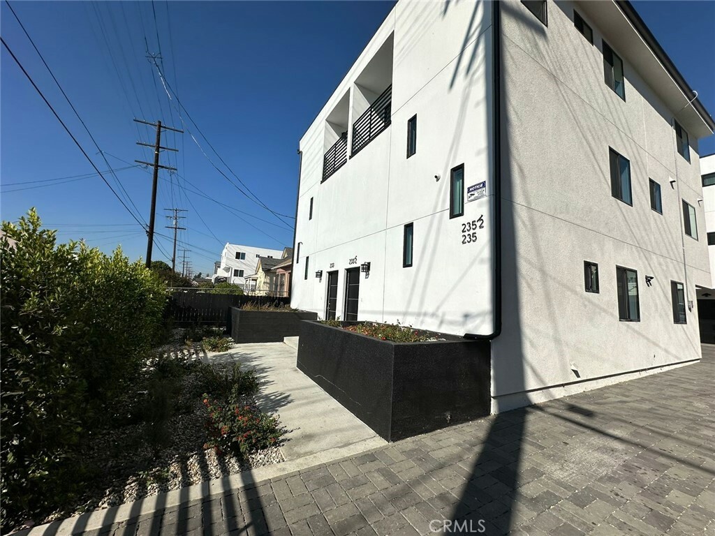 Property Photo:  235 E 29th Street  CA 90011 