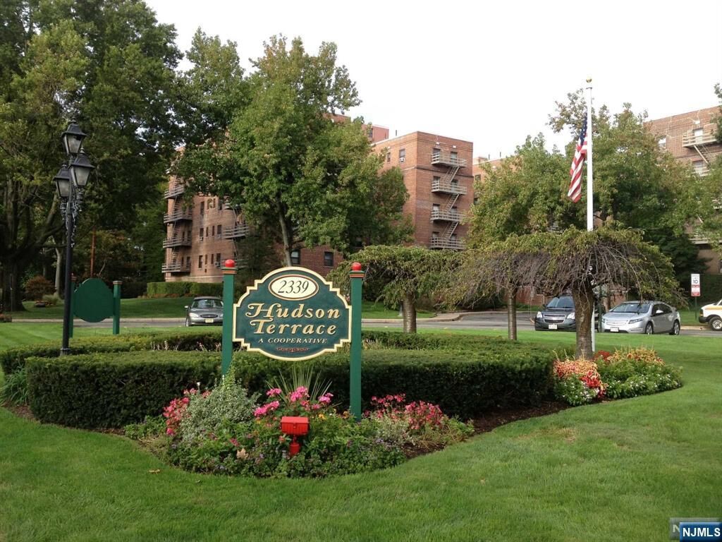 Property Photo:  2339 Hudson Terrace E6  NJ 07024 