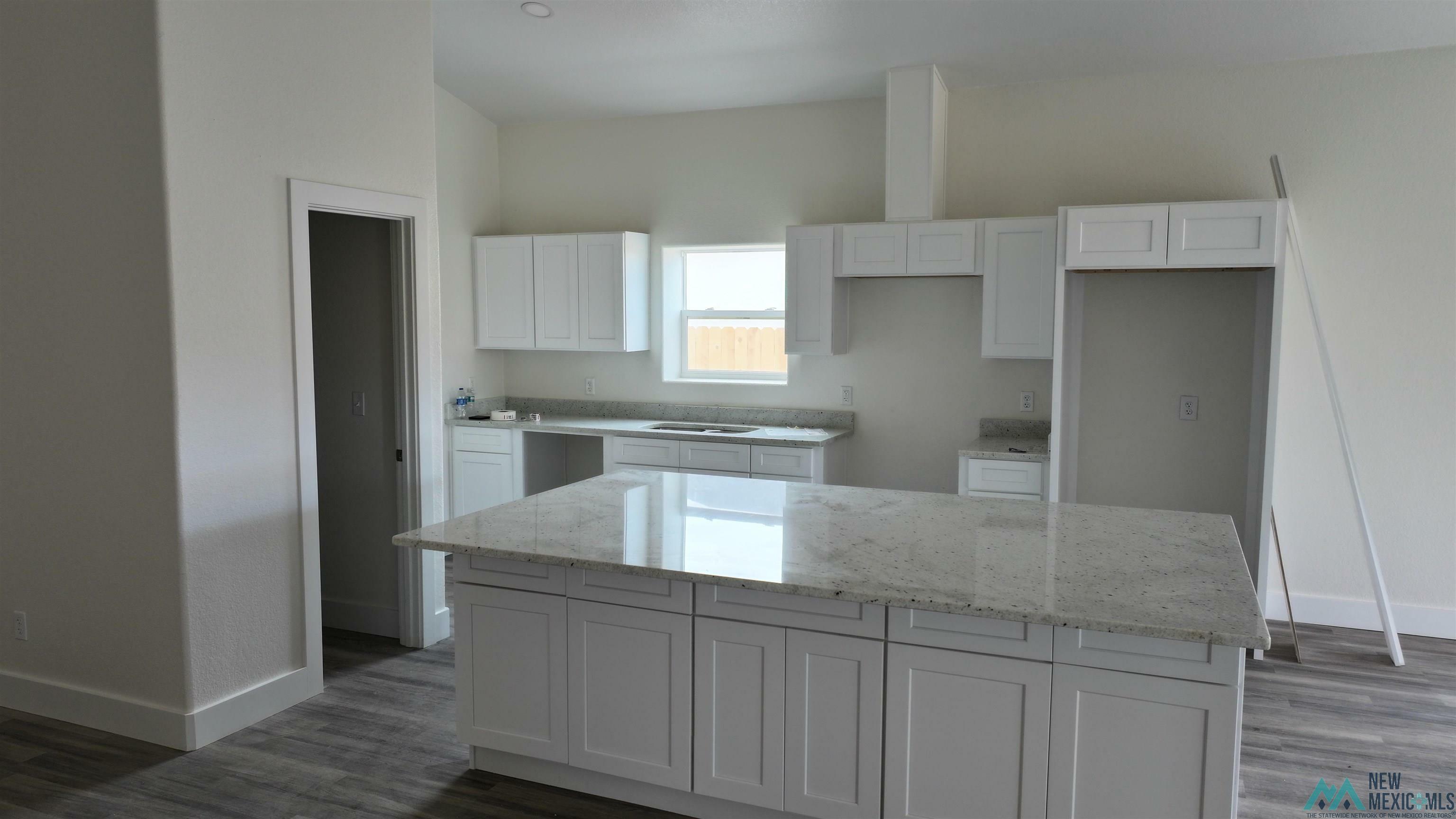 Property Photo: 2711 S Onyx Drive NM 88203