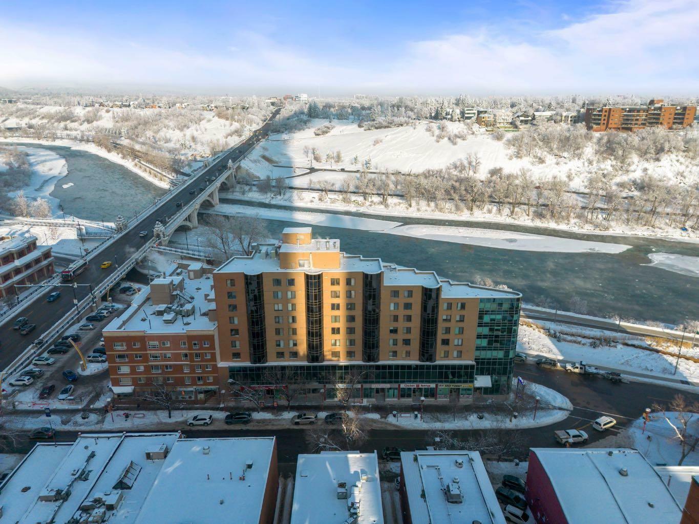 Property Photo: 128 2 Avenue SE 406 AB T2G 5J5