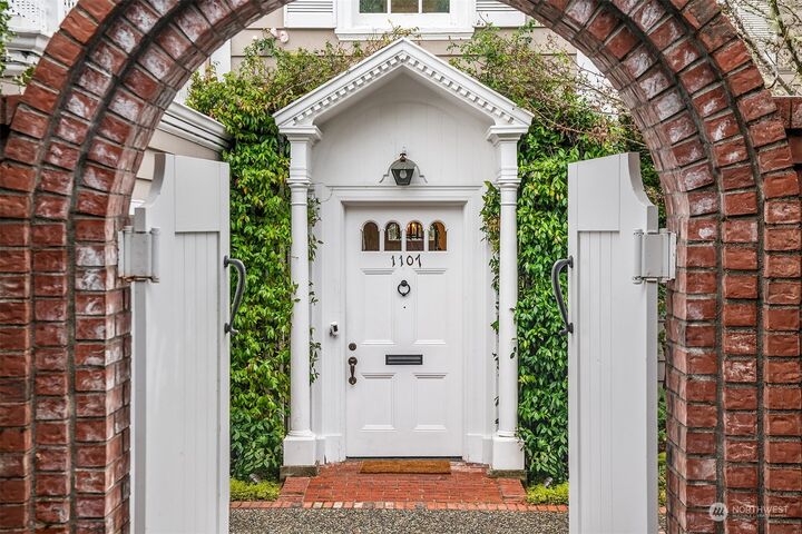 Property Photo: 1107 39th Avenue E WA 98112