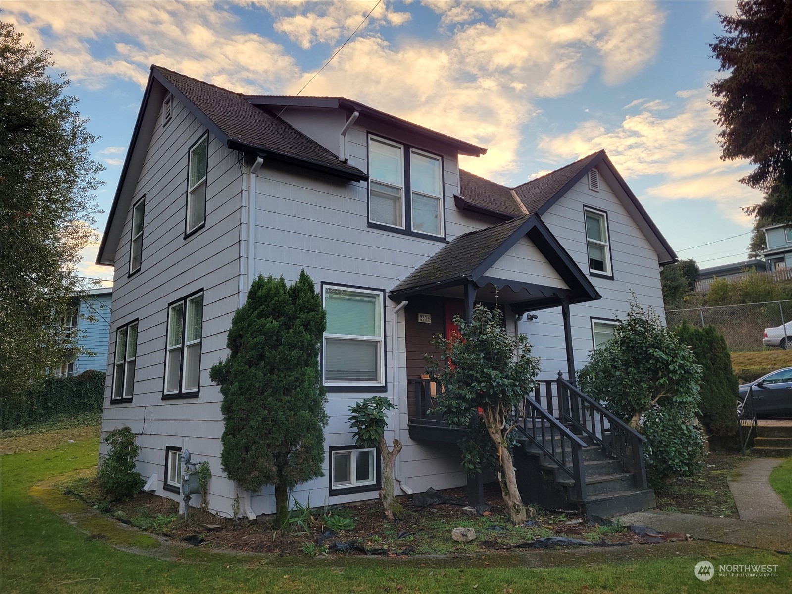 Property Photo:  2635 S 133rd  WA 98168 