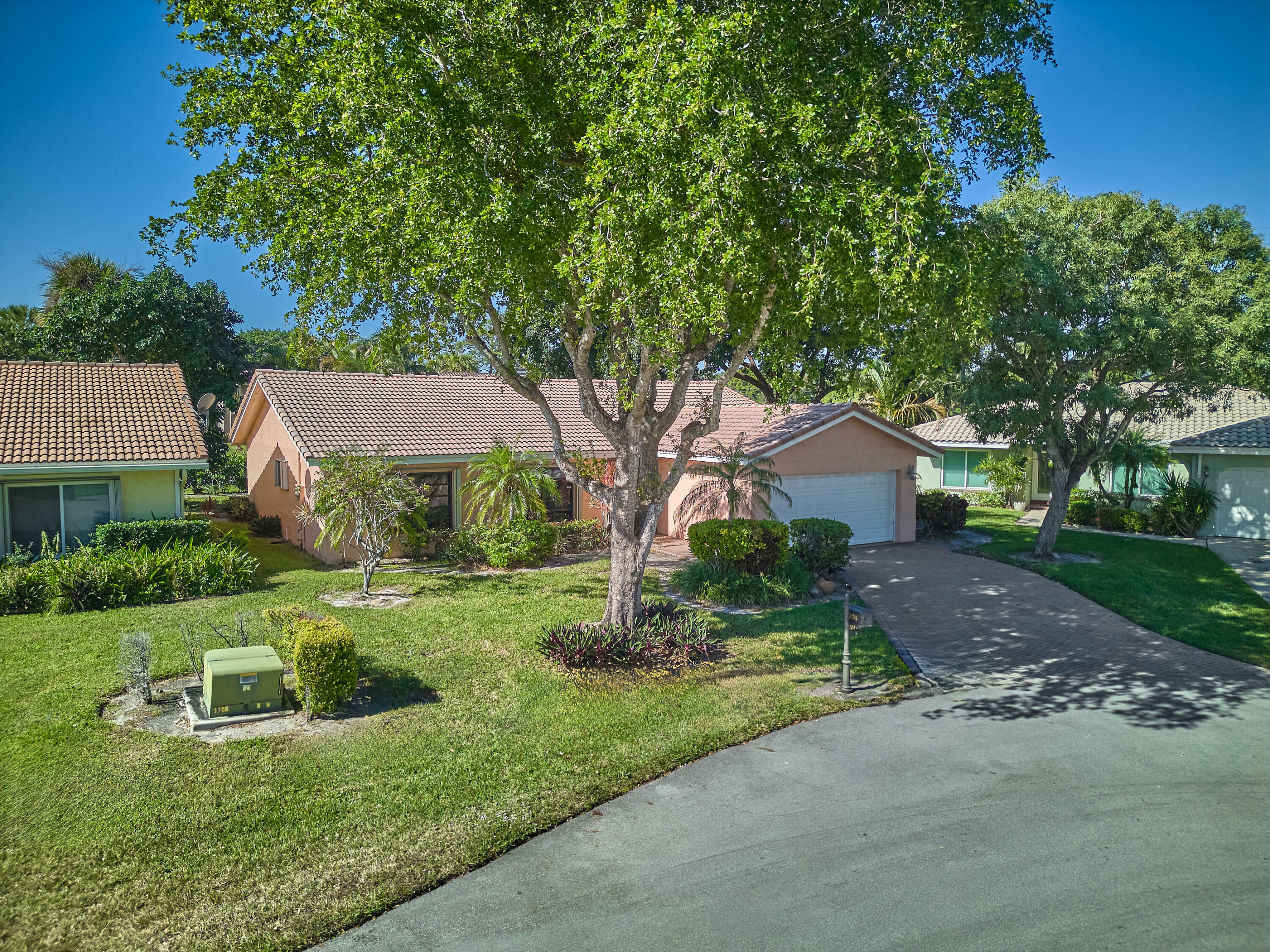 Property Photo:  5976 Colony Court  FL 33433 