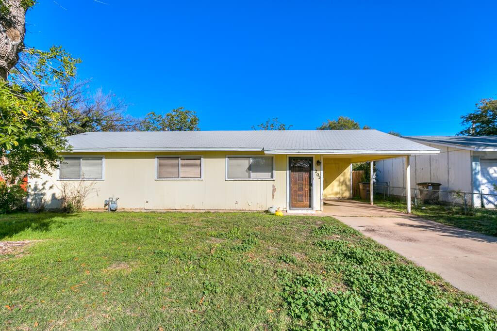 Property Photo:  202 E Riverside Avenue  TX 76905 