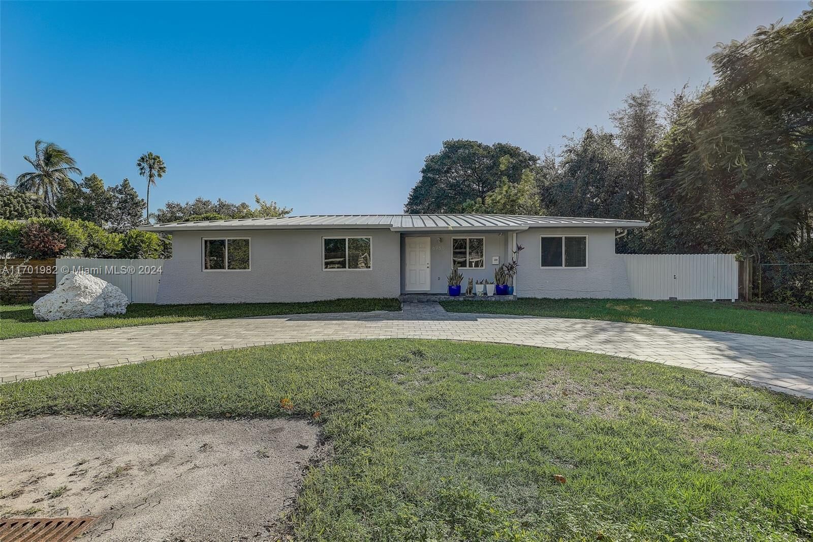 Property Photo: 6955 SW 65th Ave FL 33143