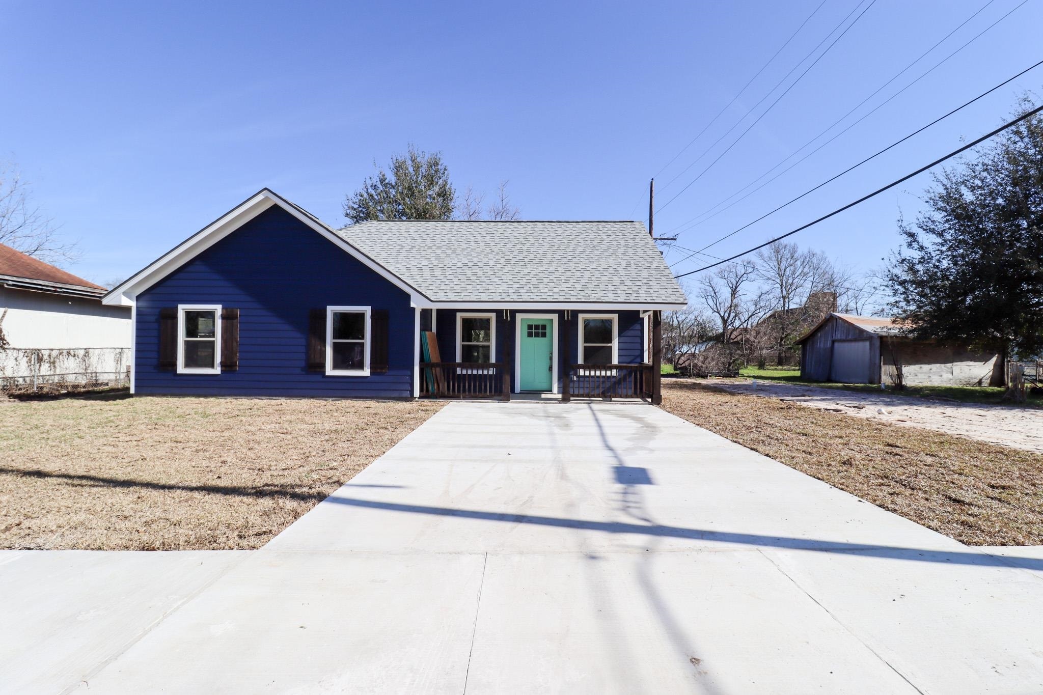 Property Photo:  530 Liberty Avenue  TX 77640 