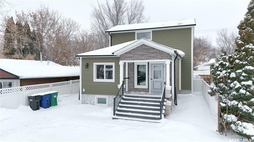 Property Photo:  2125 St Charles Avenue  SK S7M 0N9 