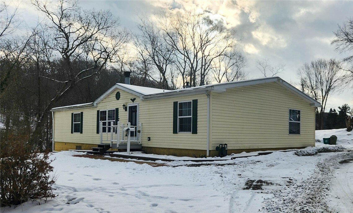 Property Photo:  19 Grubbs Rd  PA 15024 