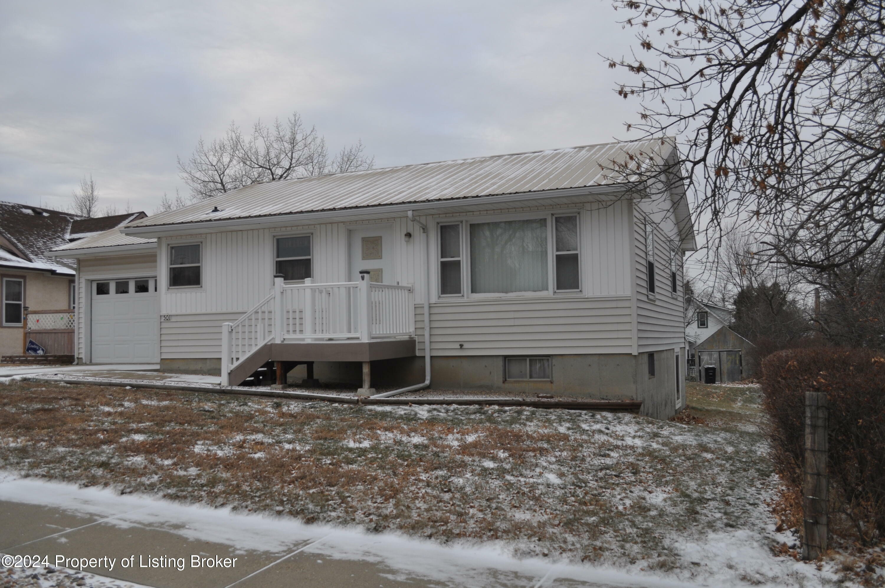 Property Photo:  501 4th Street W  SD 57638 