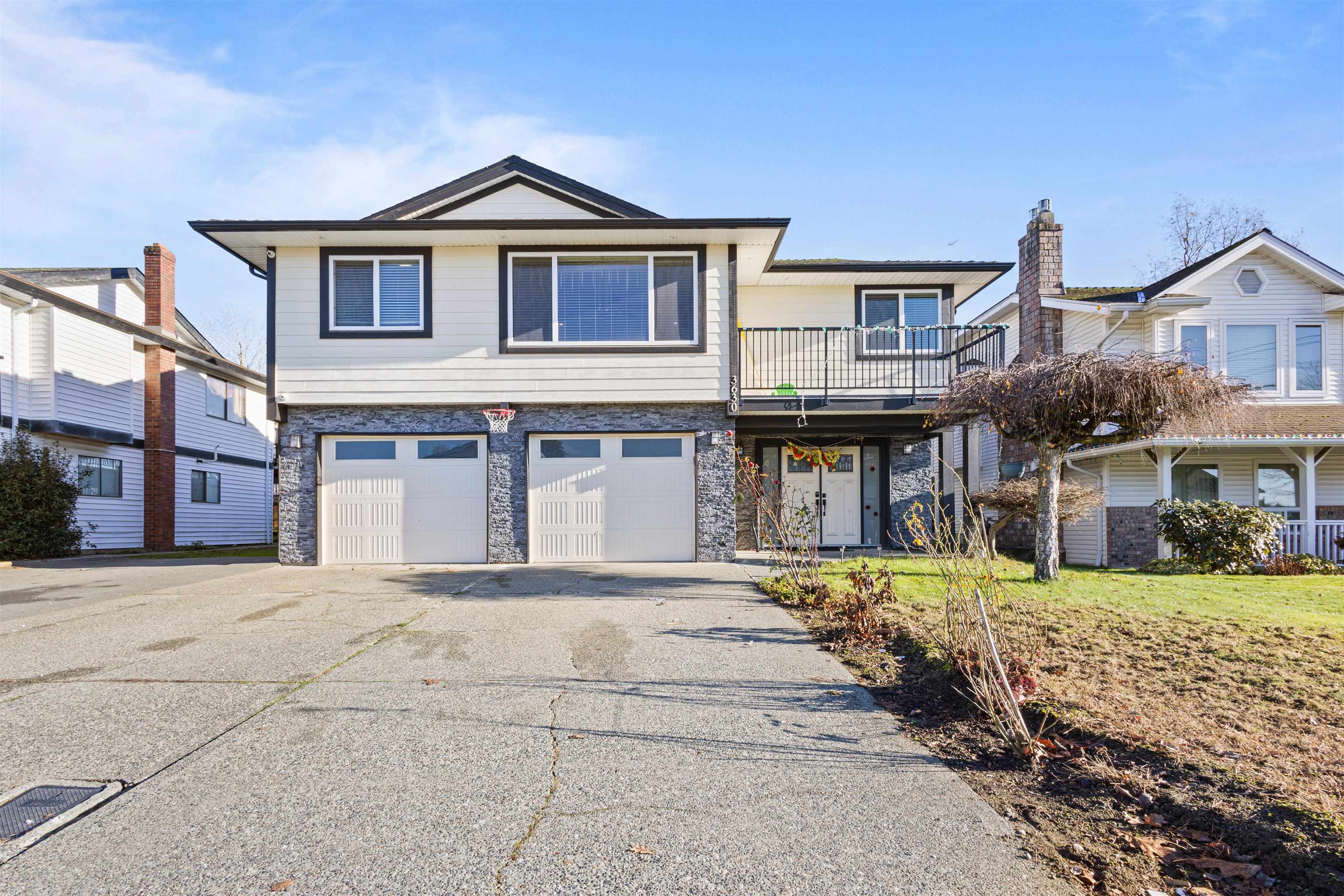 Photo de la propriété:  3630 Qualicum Street  BC V2T 5A6 