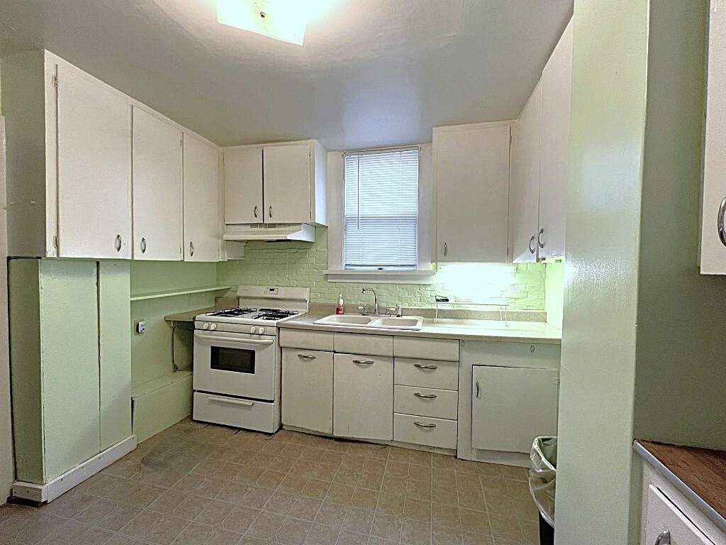 Property Photo:  22 Hancock Street  NY 13903 