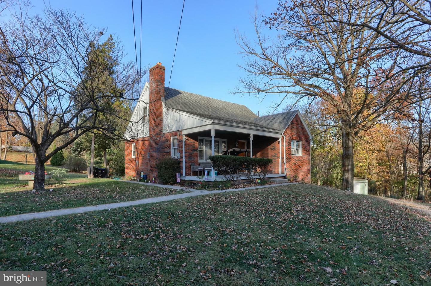 Property Photo:  901 Laurel Street  PA 17046 