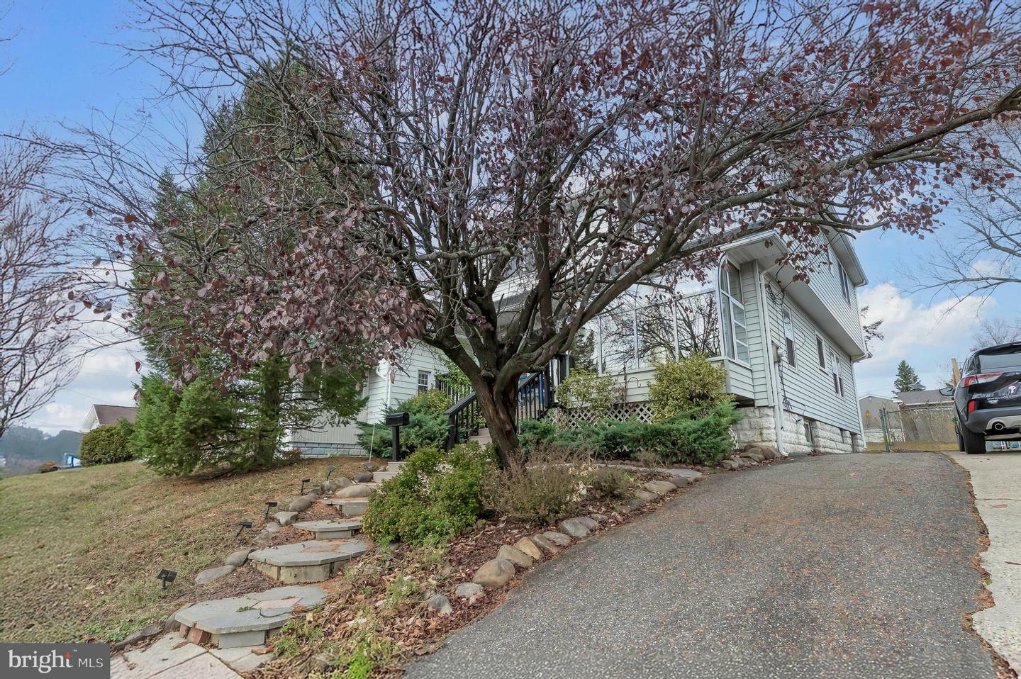 Property Photo:  80 Knight Avenue  NJ 08078 