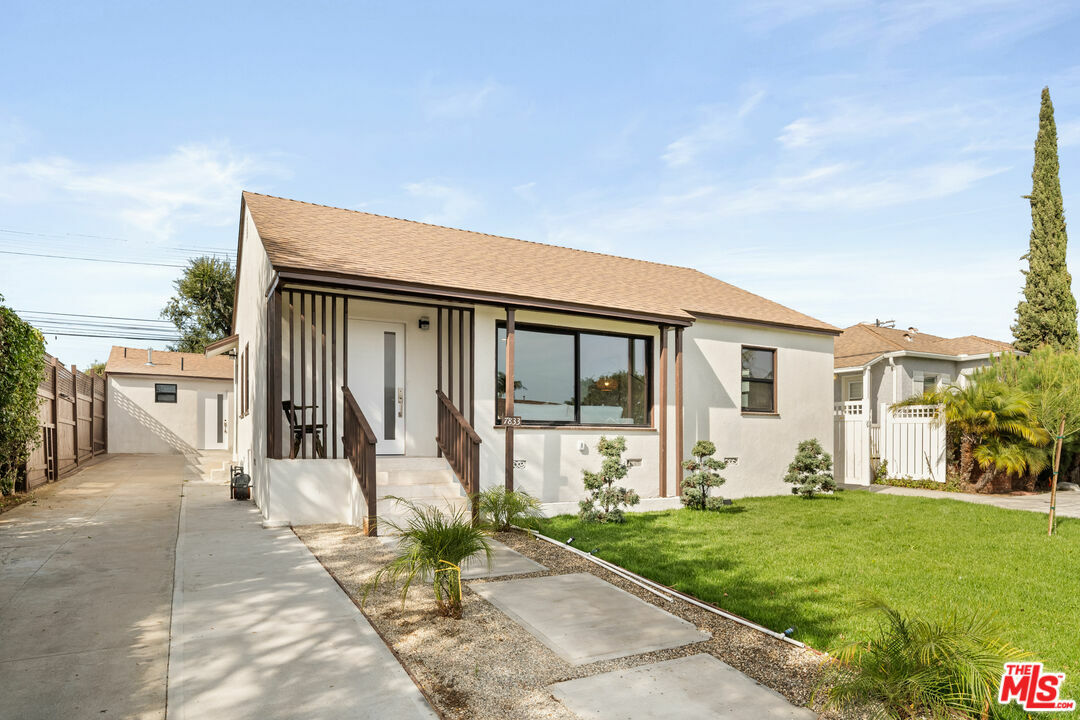 7833   Naylor Ave  Los Angeles CA 90045 photo