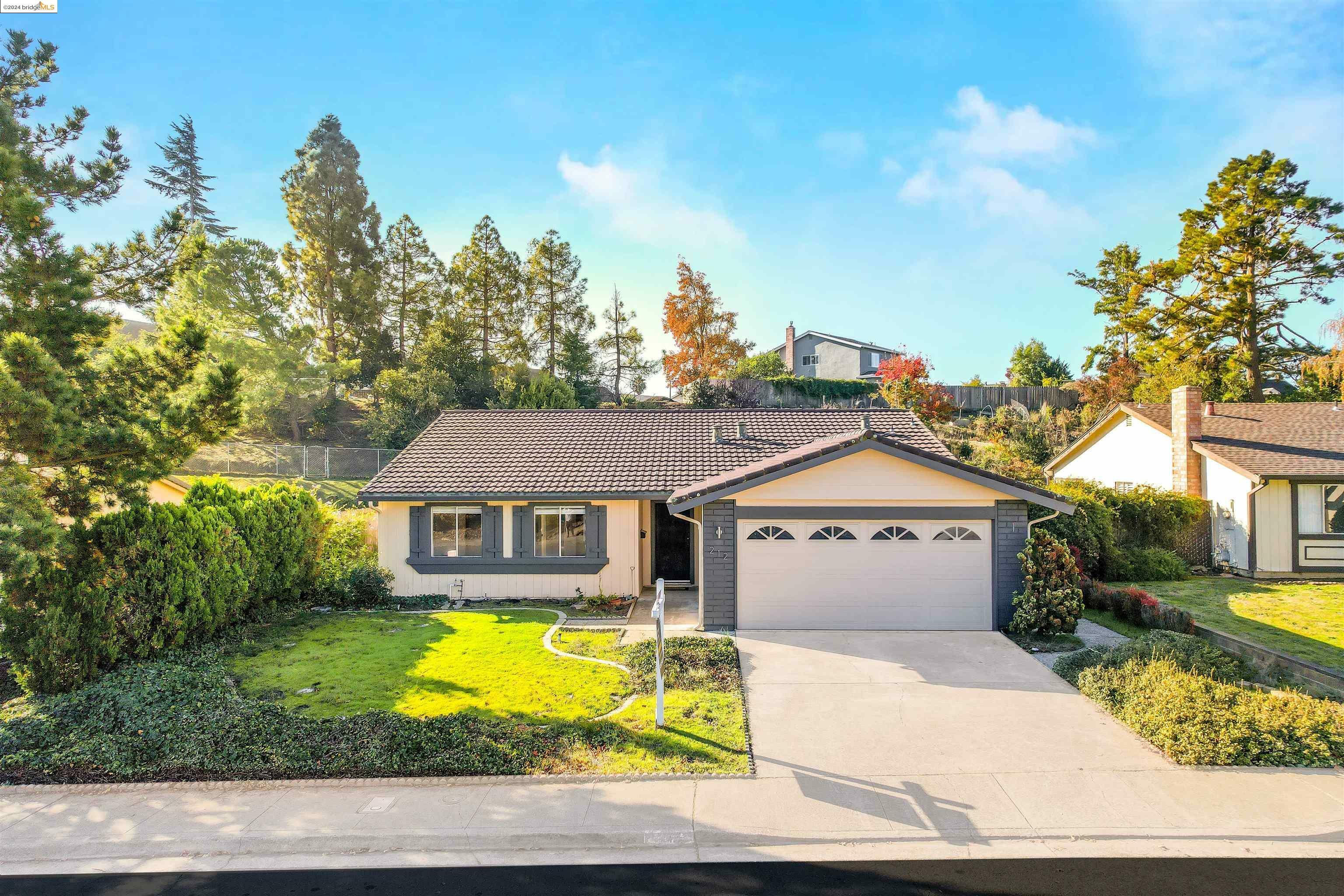 Property Photo: 212 Essex Way CA 94510