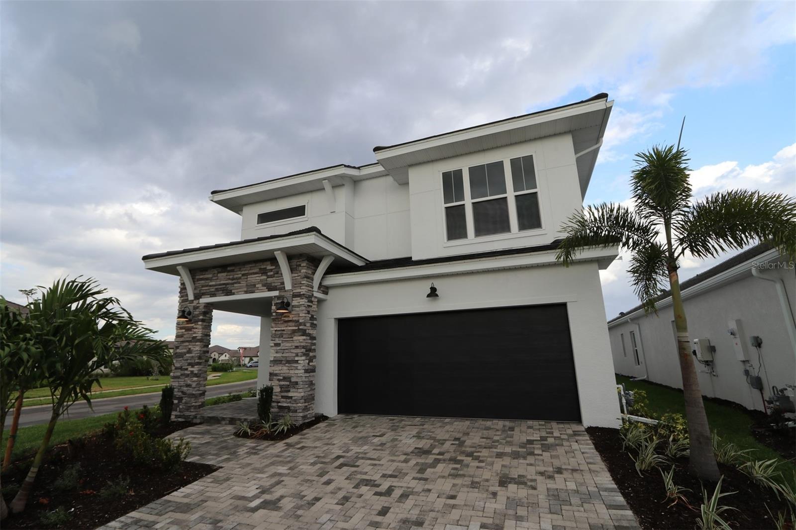 Property Photo: 664 Allora Avenue FL 34275