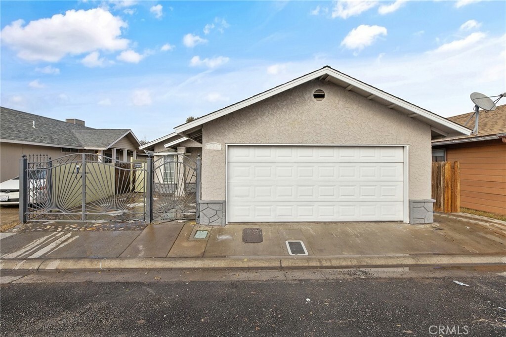 Property Photo:  296 Tule Court  CA 93257 