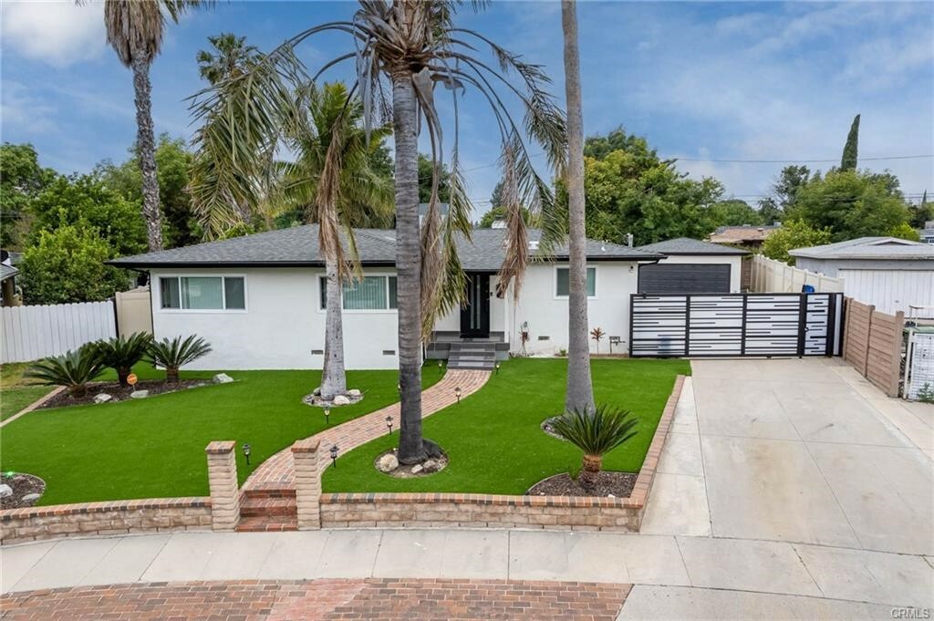 Property Photo:  10931 Rubio Avenue  CA 91344 