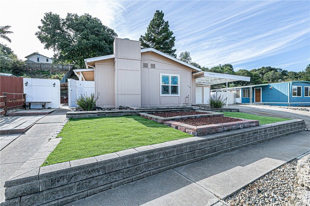 Property Photo: 1158 Nacimiento Avenue CA 93433