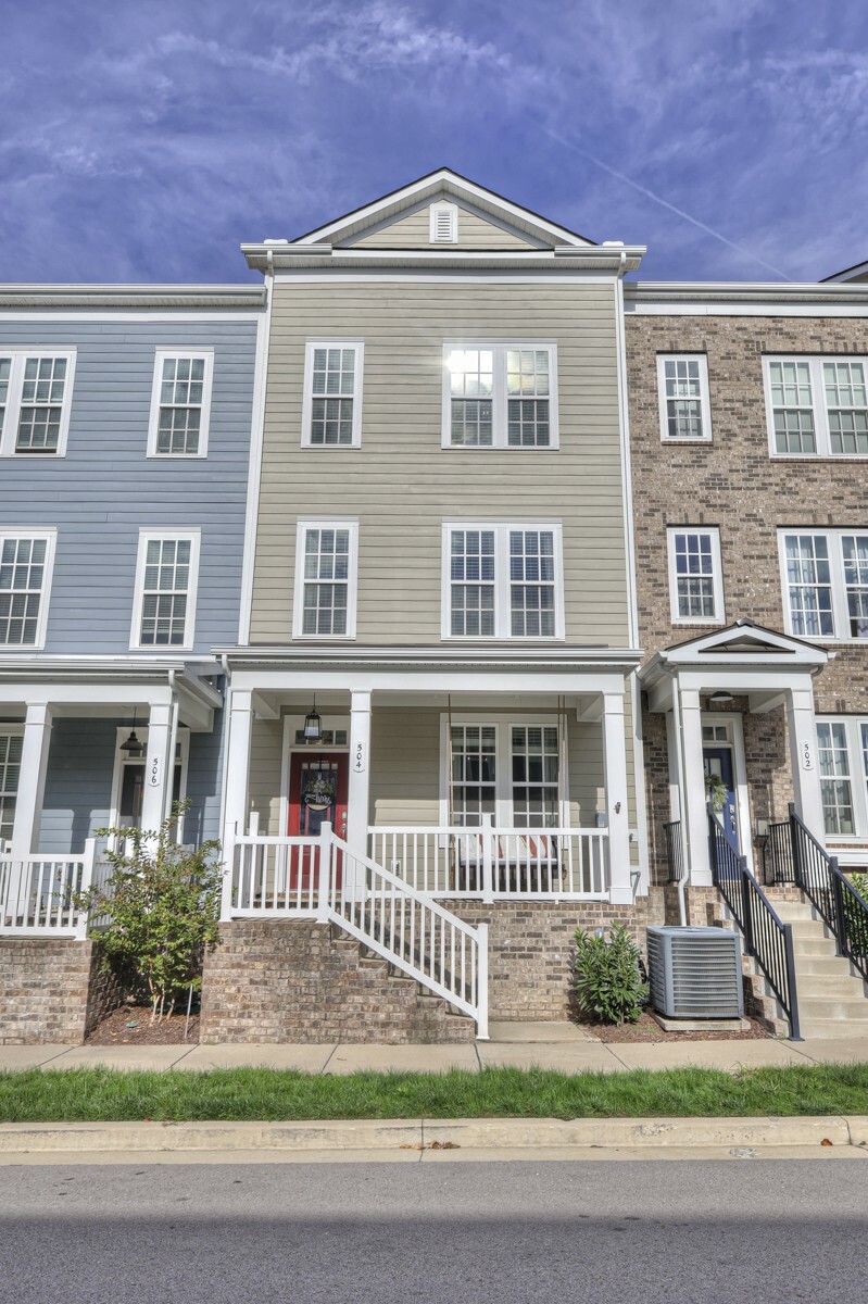 Property Photo:  504 Ivor St  TN 37135 