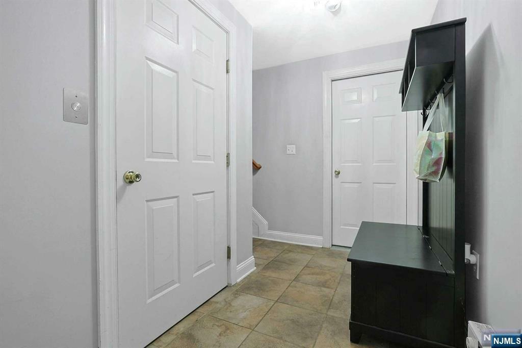 Property Photo:  5 Ashley Court  NJ 07506 