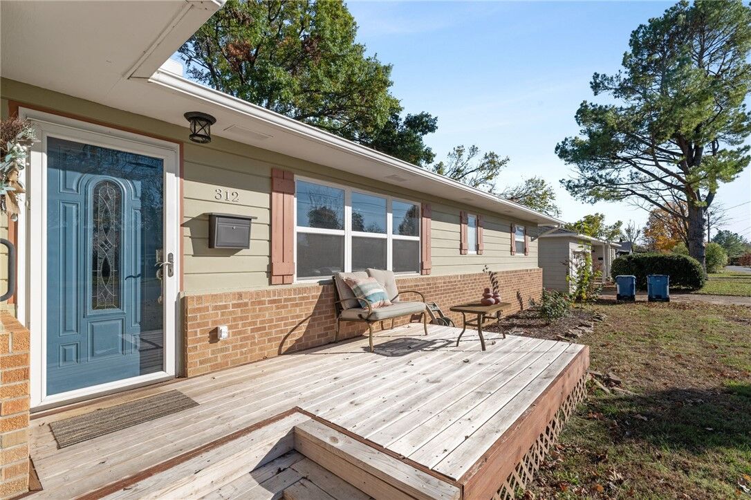 Property Photo: 312 Crestview Drive AR 72712
