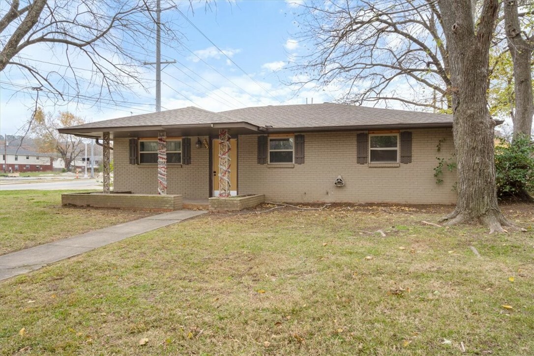 Property Photo:  809 W Kelley Street  AR 72703 