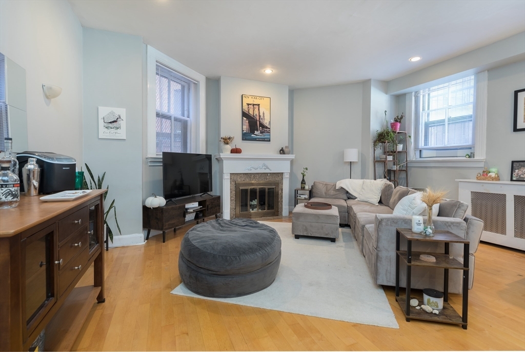 Property Photo:  135 Marlborough Street 2  MA 02116 