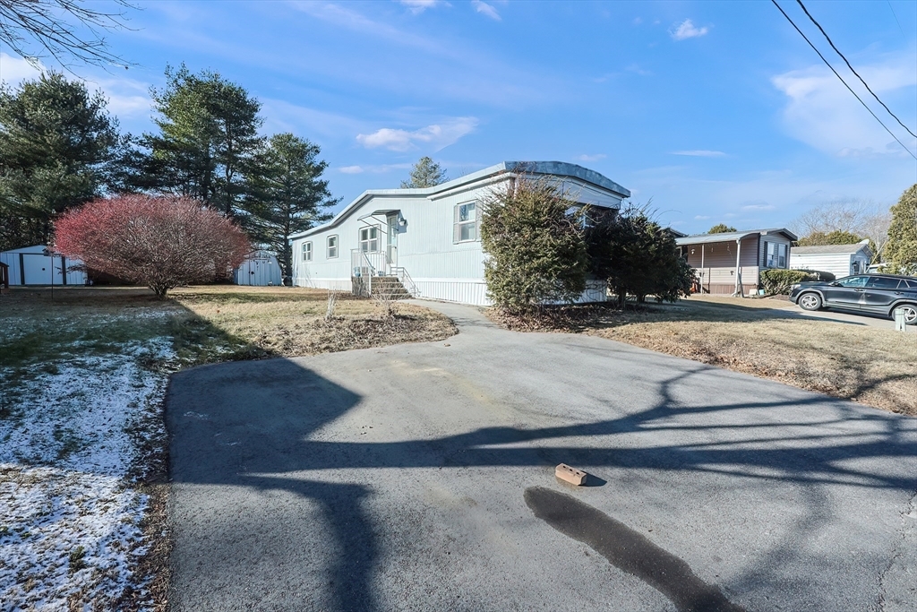 Property Photo:  32 Yankee Drummer Road  MA 01083 