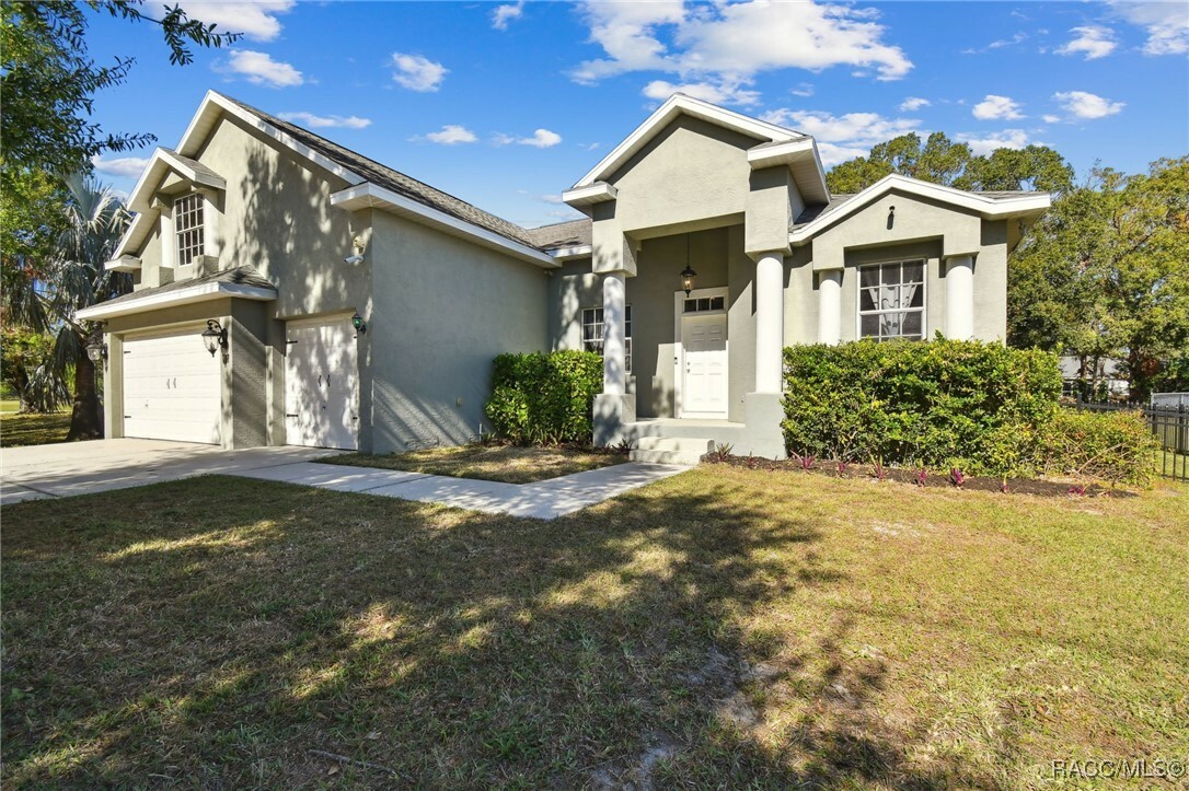 Property Photo:  707 9th Avenue SW  FL 33570 