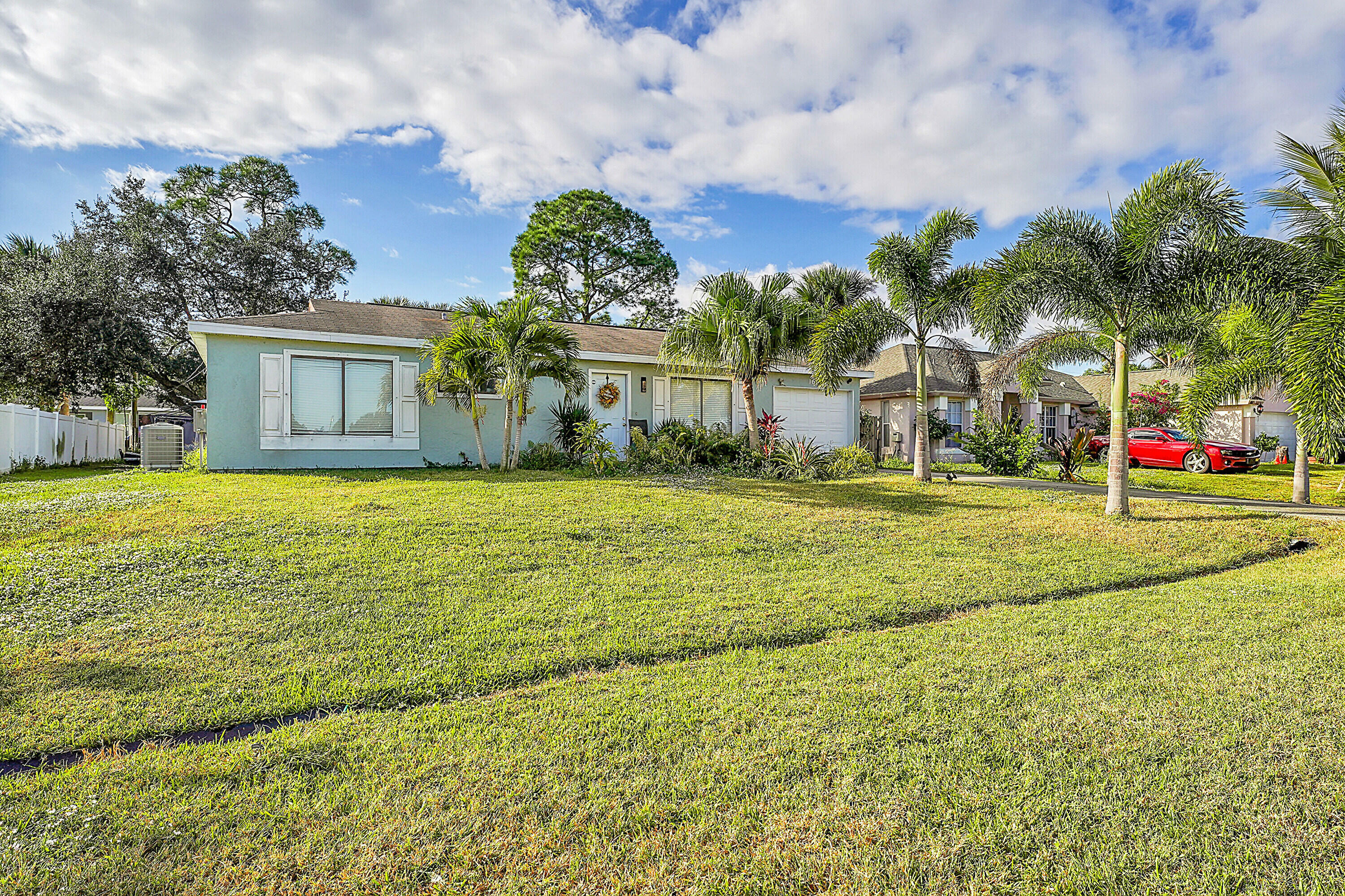 Property Photo: 167 SW Tulip Boulevard FL 34953