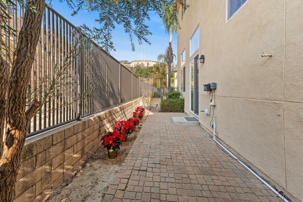 Property Photo:  2840 Villas Way  CA 92108 